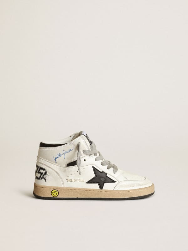 Young Sky-Star in white nappa with black star and heel tab | Golden Goose