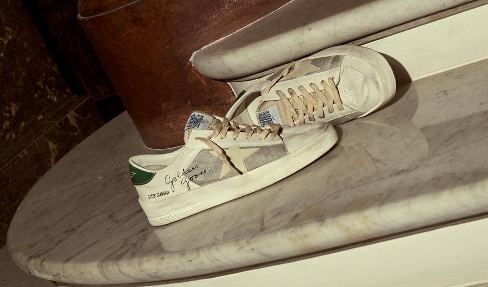 Stardan-sneakers-with-cream-star-and-green-tab-on-stairs