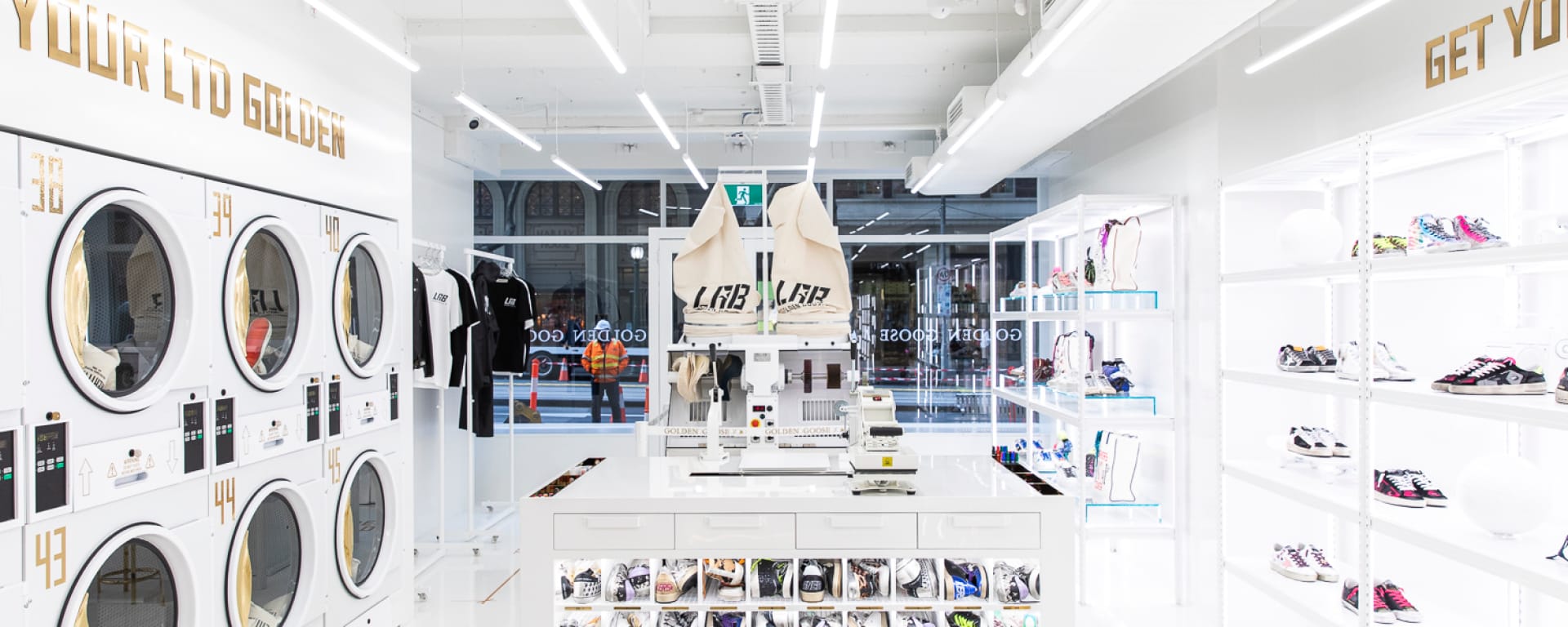 Golden Goose MELBOURNE FLAGSHIP STORE 2 di 2