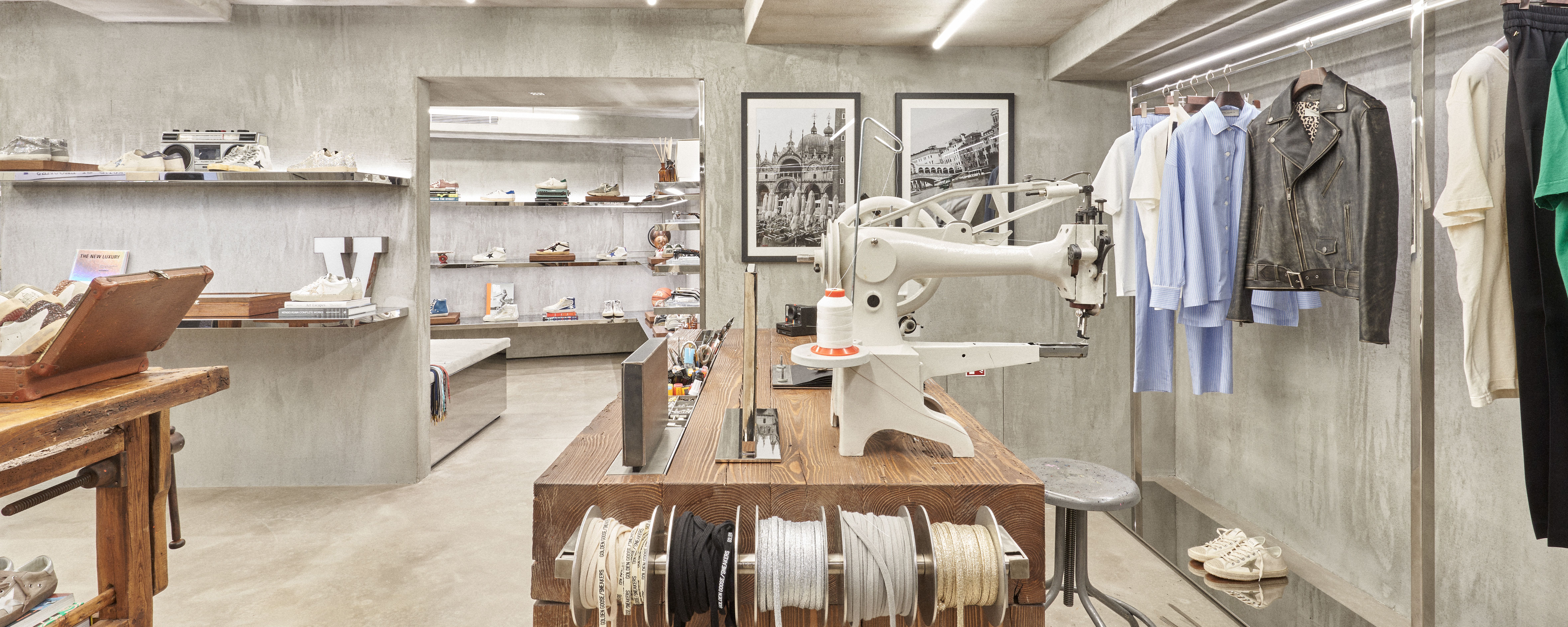 Golden Goose SAINT-TROPEZ FLAGSHIP STORE 1中1