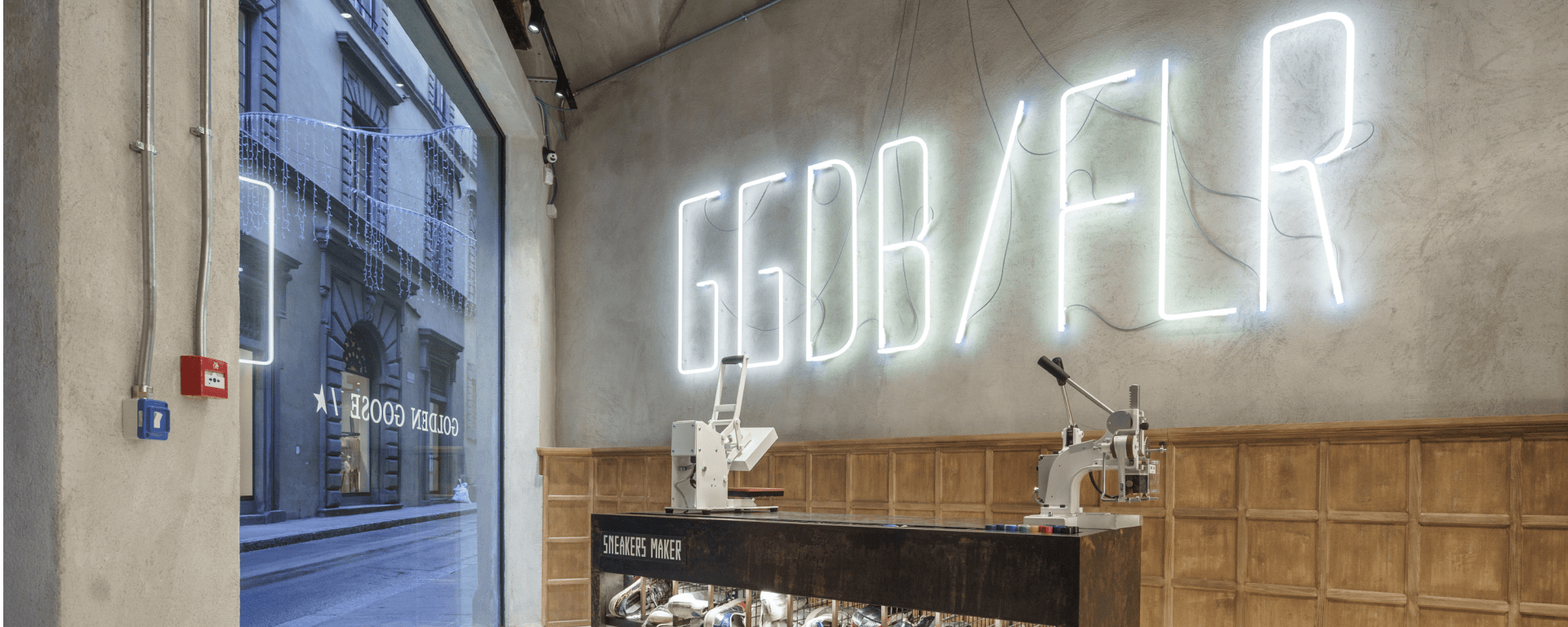 Golden Goose FIRENZE FLAGSHIP STORE 1 sur 3