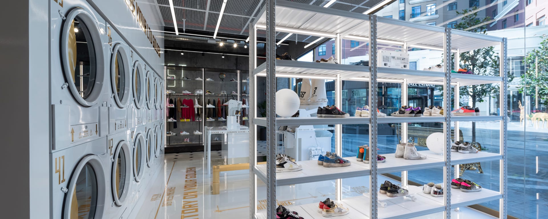 Golden Goose ISTANBUL FLAGSHIP STORE 1 / 2