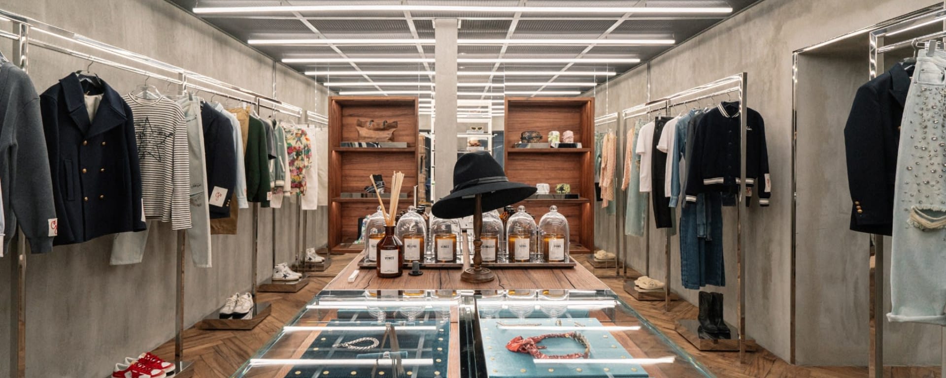 Golden Goose VENEZIA FLAGSHIP STORE 2 di 2