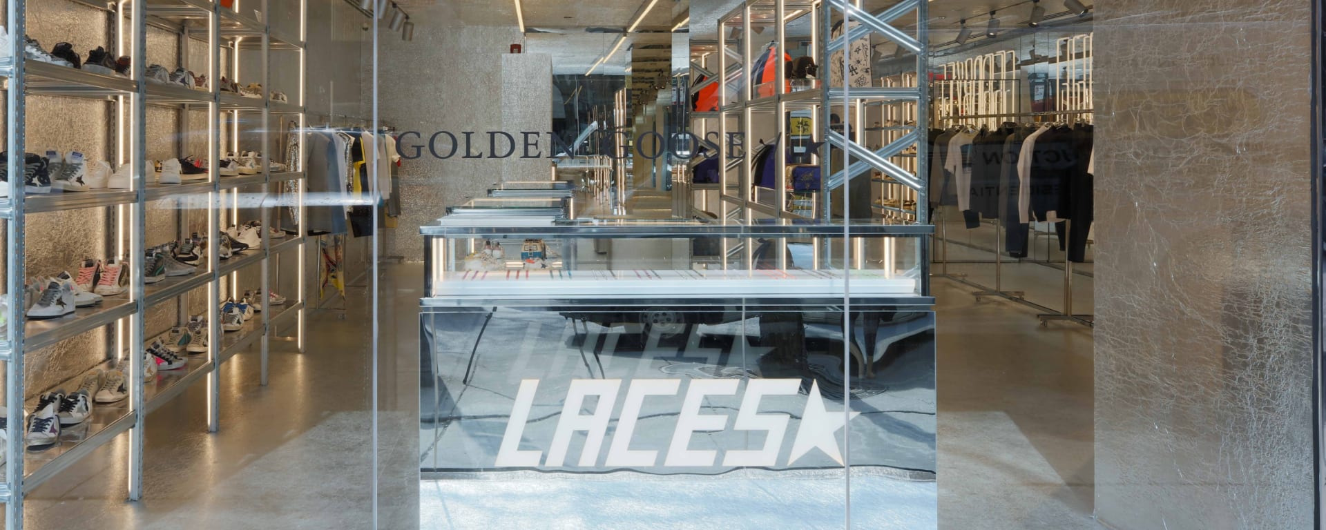 Golden Goose CHICAGO FLAGSHIP STORE 2 de 2