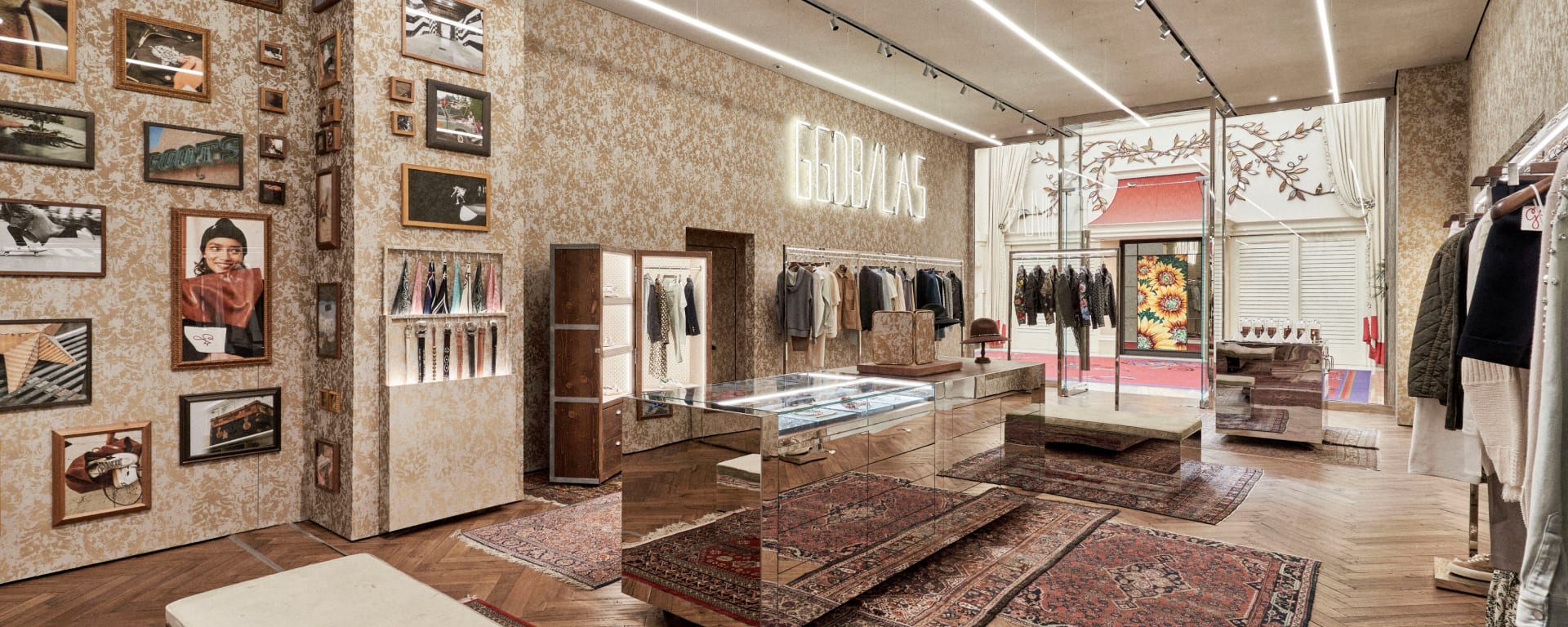 Golden Goose LAS VEGAS FLAGSHIP STORE 3 di 3