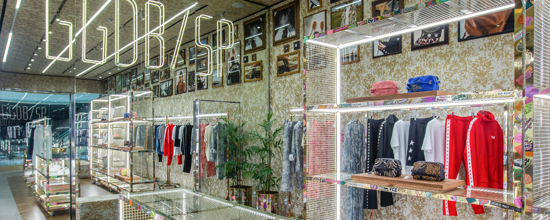 Golden Goose SAN PAOLO FLAGSHIP STORE 1 de 2