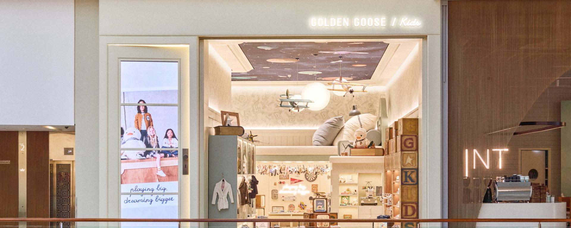 Golden Goose DUBAI DUBAI MALL 1 di 3