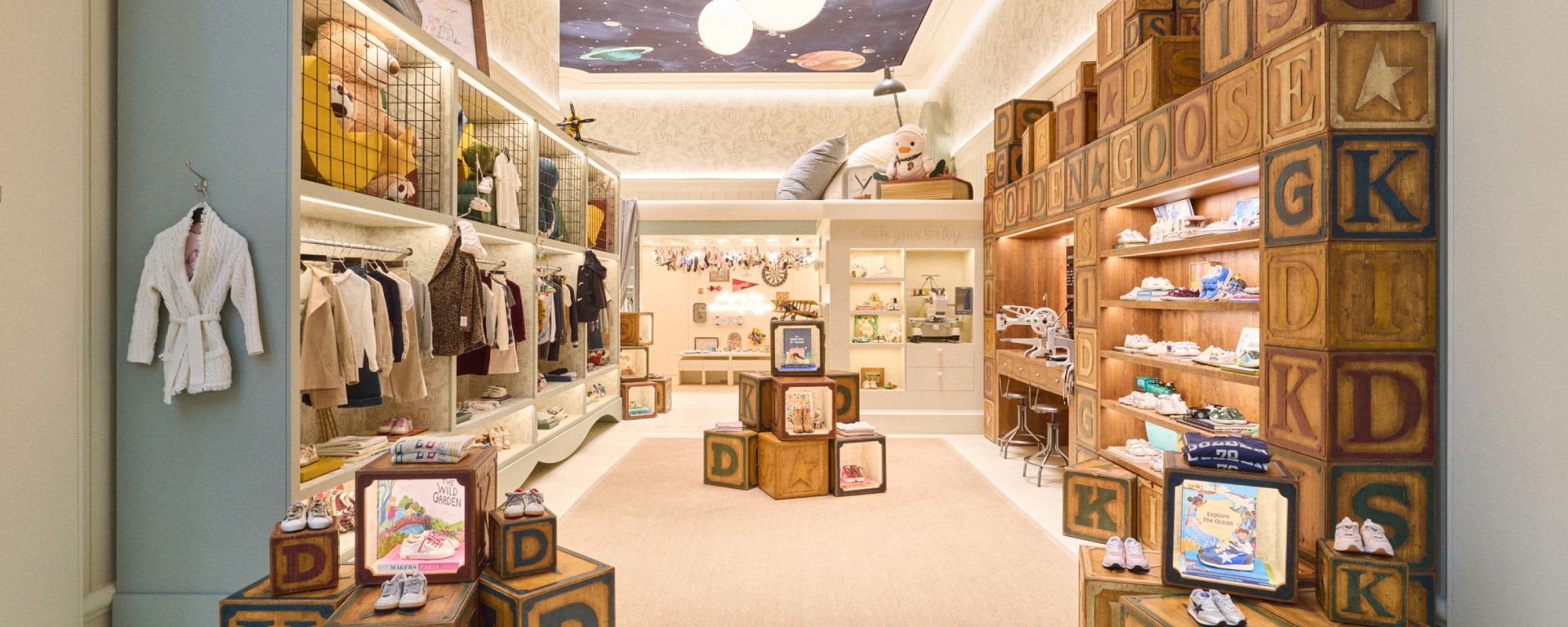 Golden Goose DUBAI DUBAI MALL 2 di 3