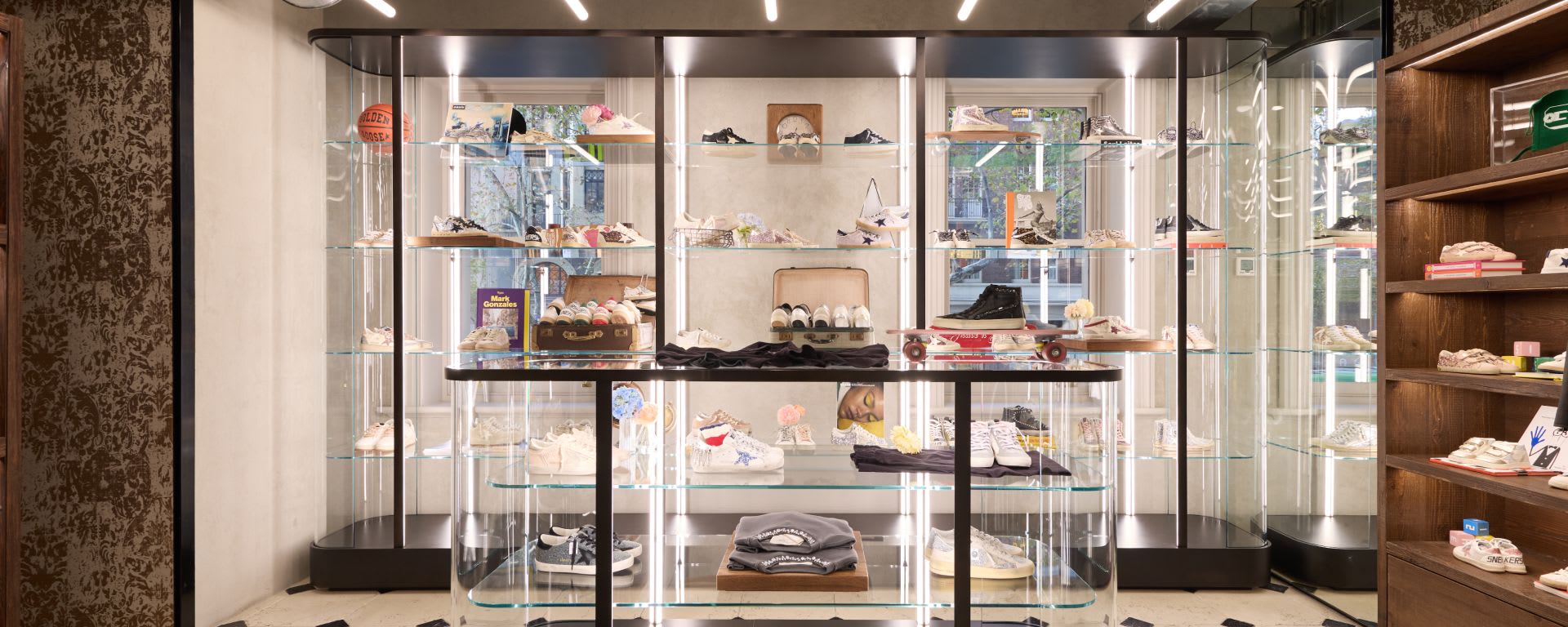 Golden Goose MELBOURNE FLAGSHIP STORE 3 di 3
