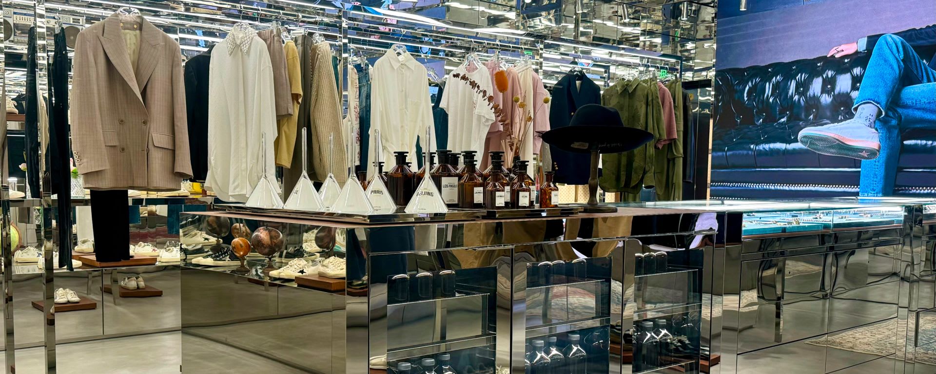 Golden Goose BEIJING FLAGSHIP - STORE 2 di 3