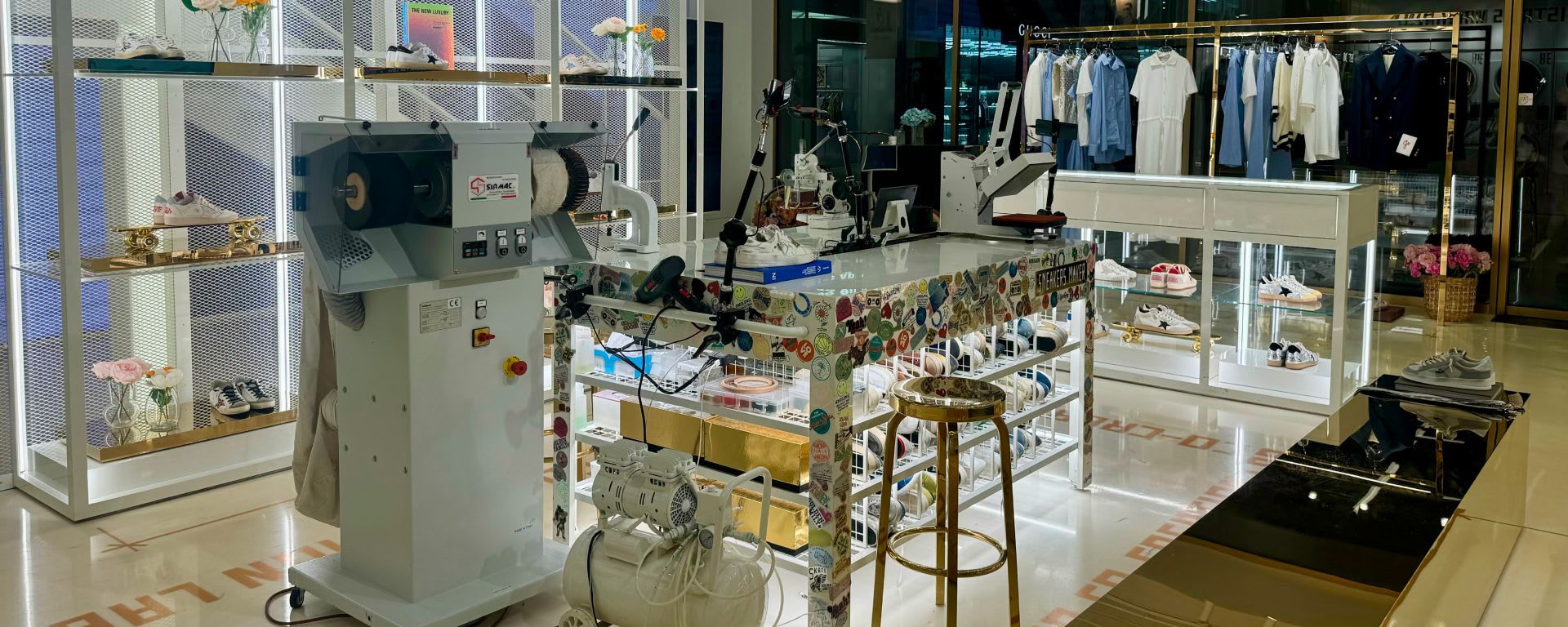 Golden Goose BEIJING FLAGSHIP - STORE 3 di 3