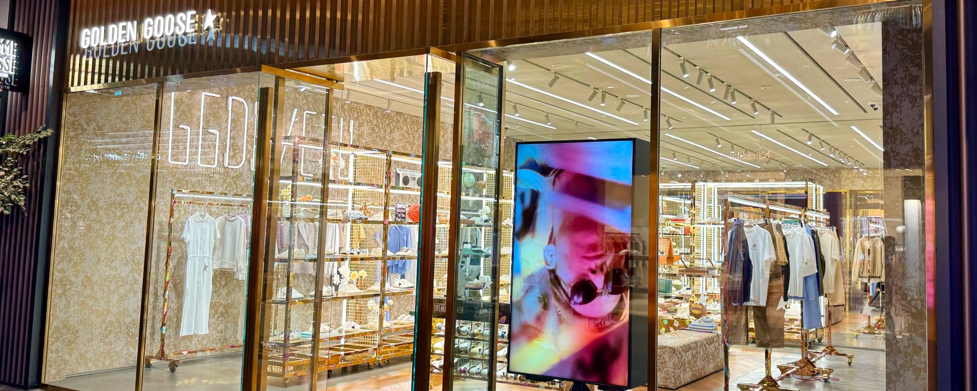 Golden Goose CHENGDU CHENGDU TAIKOO LII 1 de 3