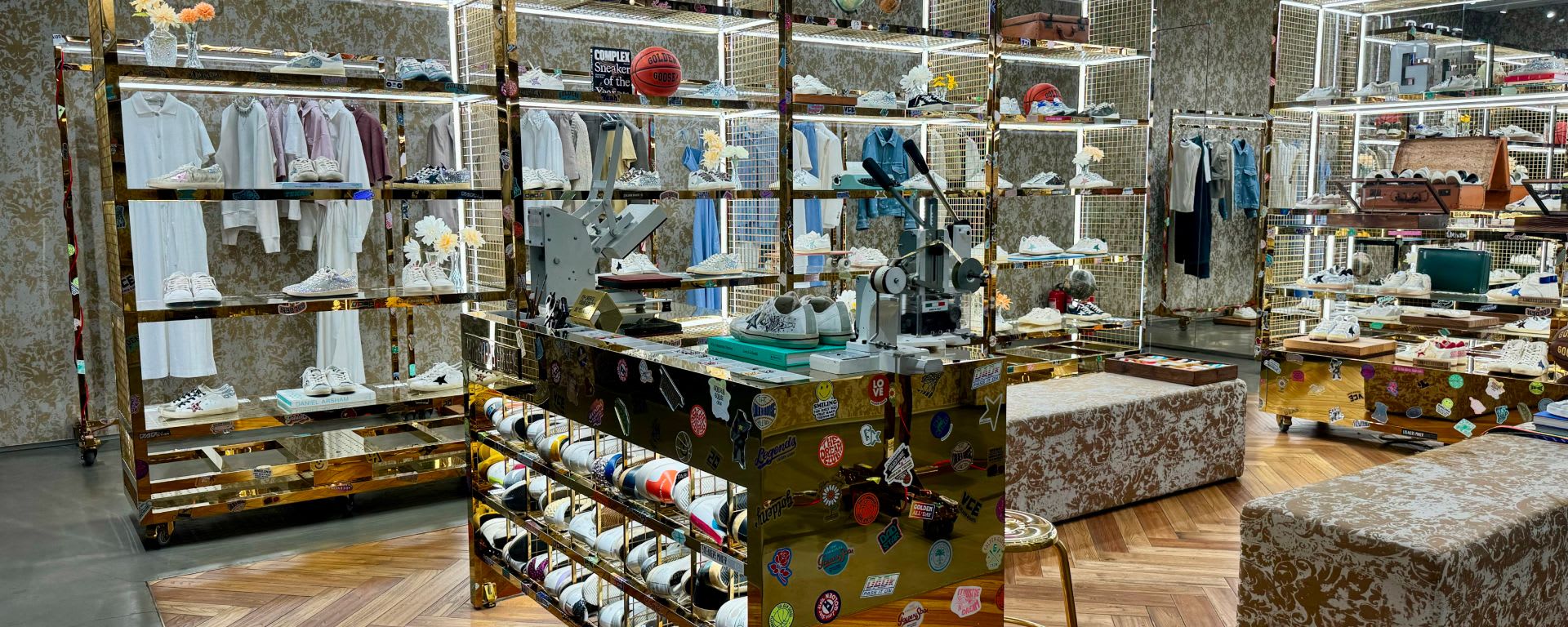 Golden Goose CHENGDU CHENGDU TAIKOO LII 2 de 3