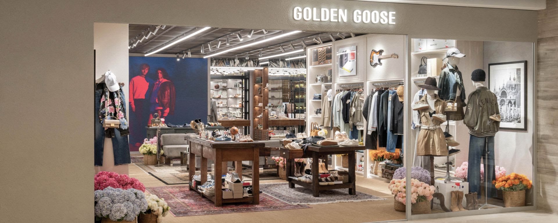 Golden Goose HANGZHOU HANGZHOU TOWER SHOPPING CENTER 1 of 3