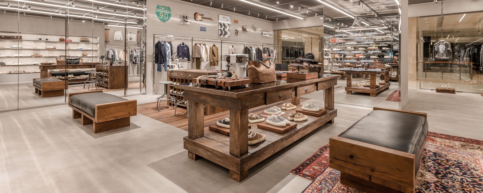 Golden Goose ZHENGZHOU DAVID PLAZA MALL 2 of 3