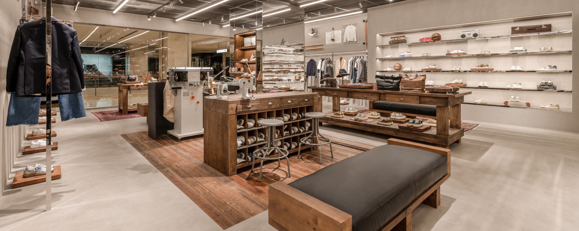 Golden Goose ZHENGZHOU DAVID PLAZA MALL 3 of 3