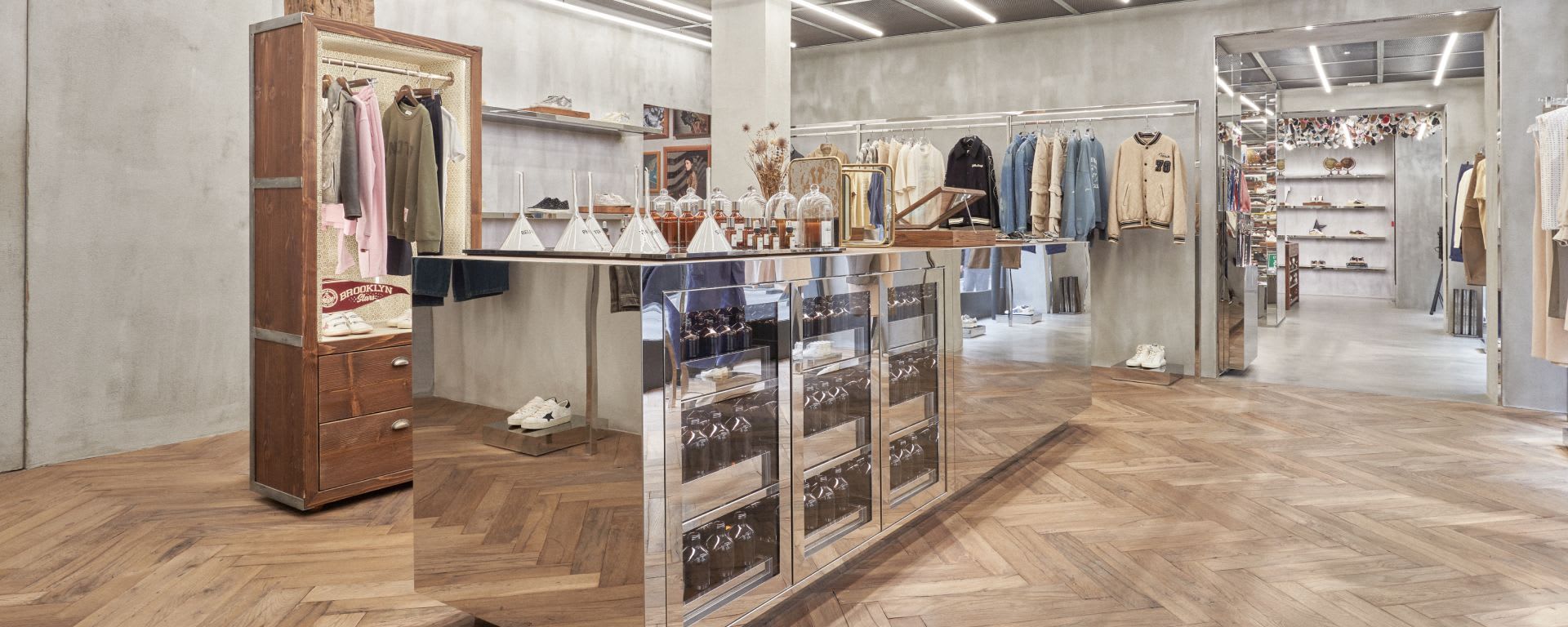 Golden Goose PARIS FLAGSHIP STORE 3 di 3