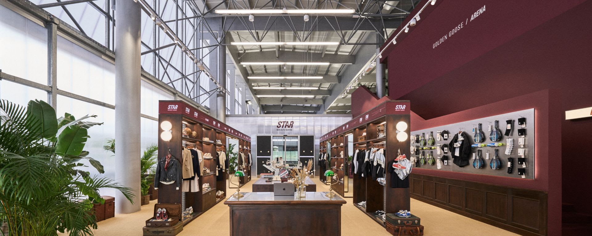 Golden Goose MILANO FLAGSHIP STORE 1 de 1