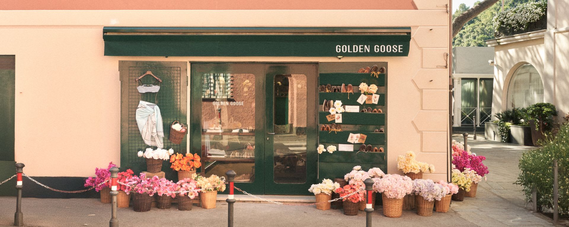 Golden Goose SANTA MARGHERITA LIGURE FLAGSHIP STORE 1 de 3