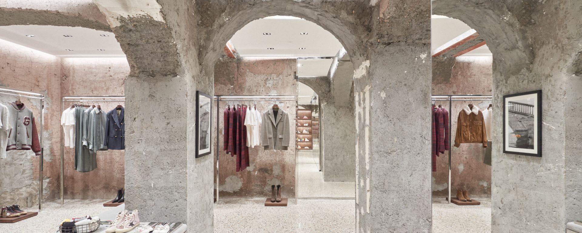 Golden Goose ROMA FLAGSHIP STORE 1 di 3