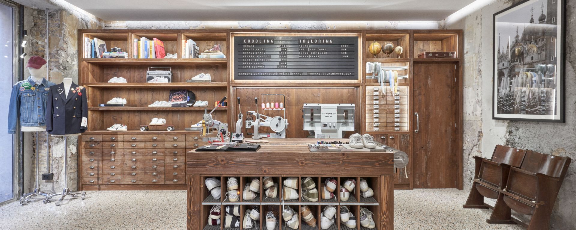 Golden Goose ROMA FLAGSHIP STORE 2 di 3