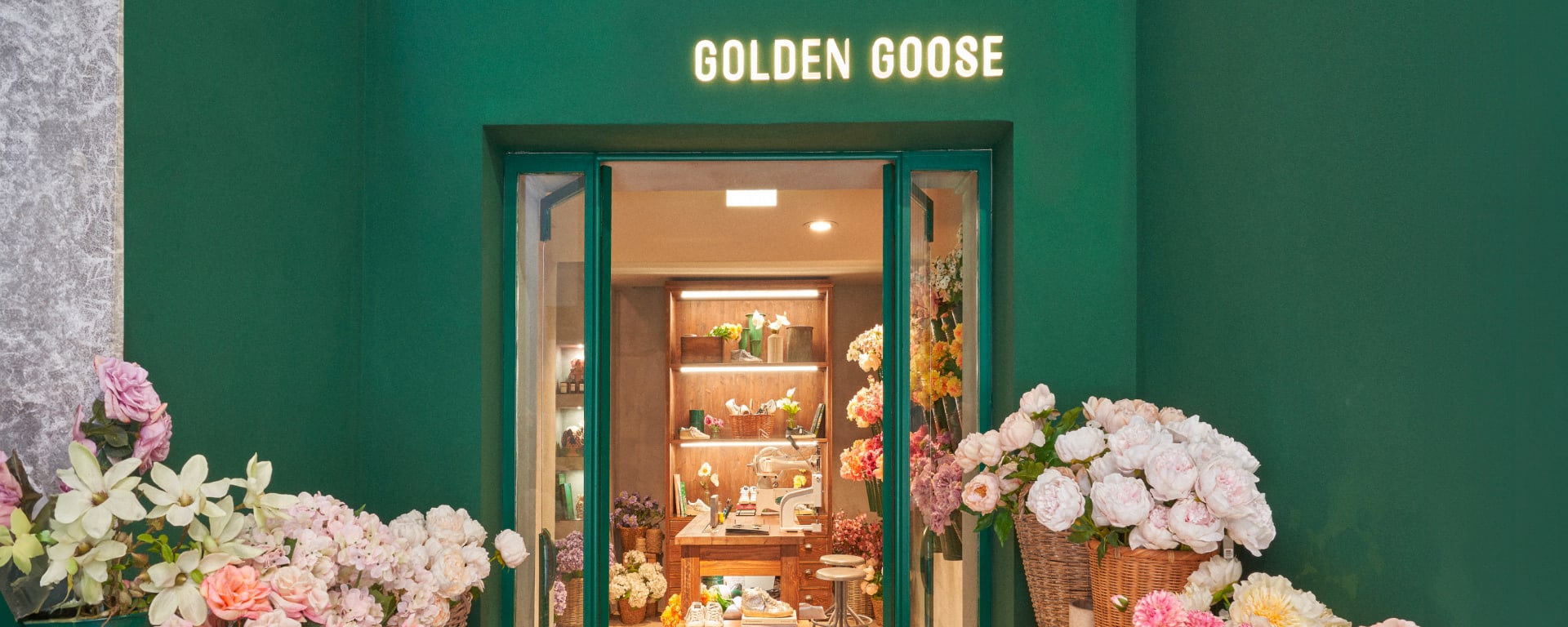 Golden Goose TAORMINA FLAGSHIP STORE 2 of 3