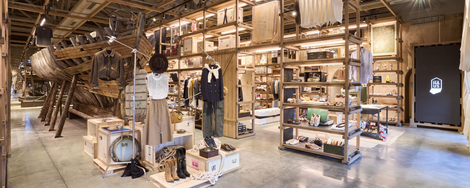 Golden Goose ISTANBUL TERSANE ISTANBUL 2 of 3