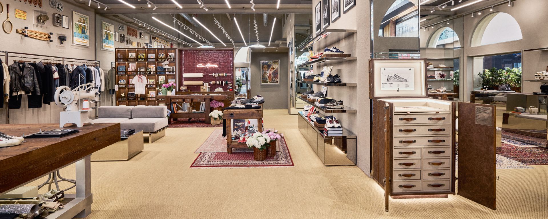Golden Goose MUMBAI PHOENIX MALL 2 of 3