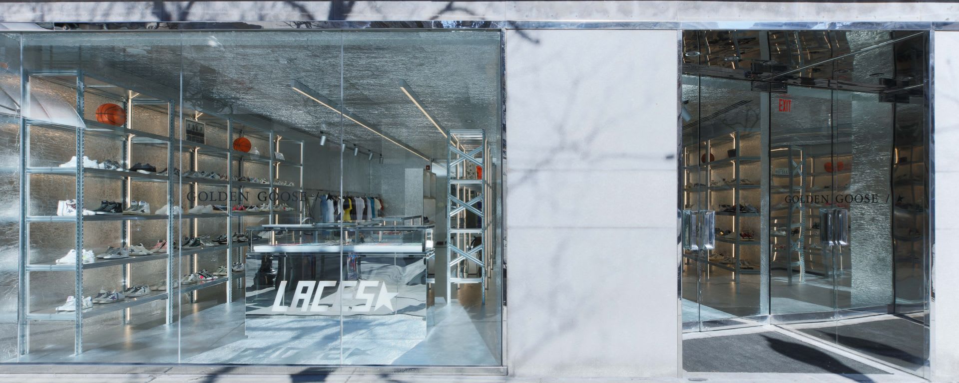 Golden Goose CHICAGO FLAGSHIP STORE 3 de 3
