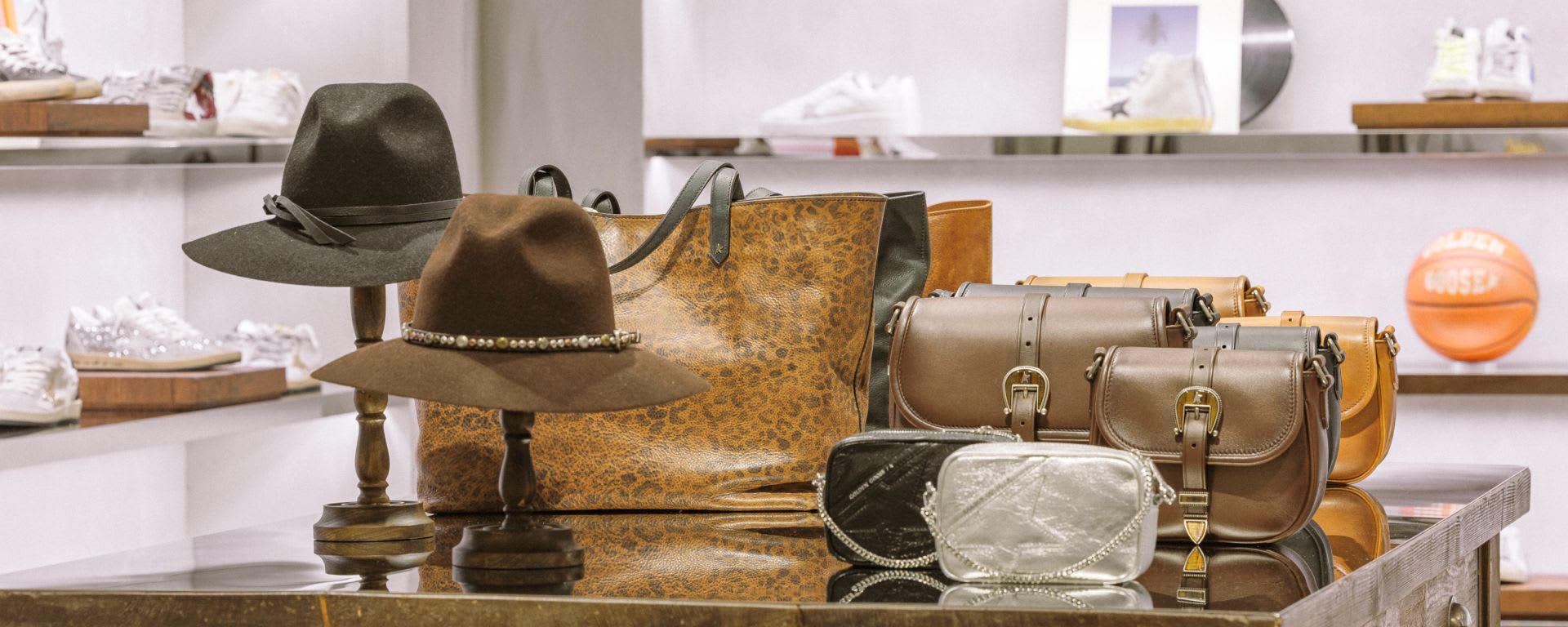 Golden Goose LOS ANGELES CENTURY CITY BLOOMINGDALES 3 de 3