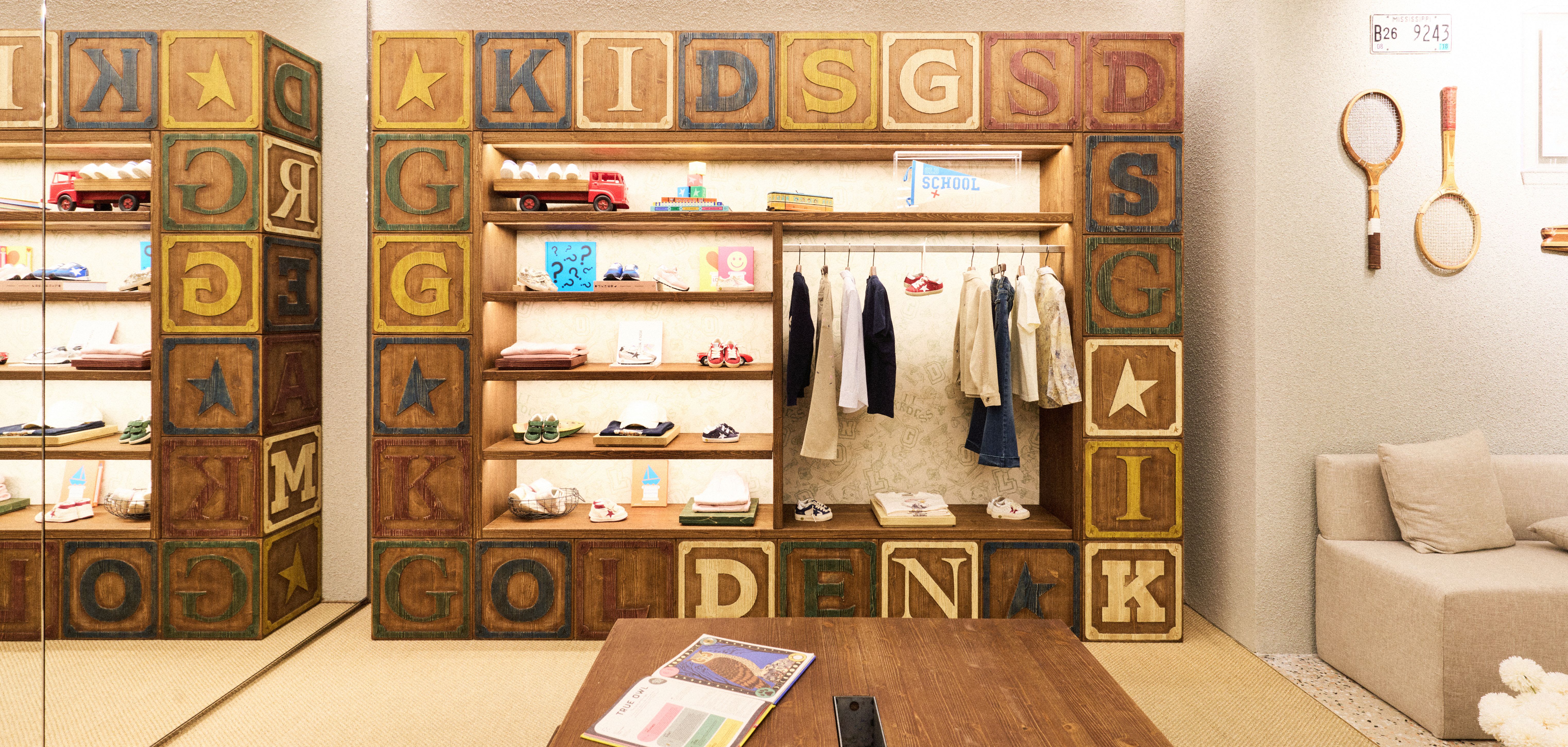 Golden Goose BARCELONA FLAGSHIP STORE 2 di 4