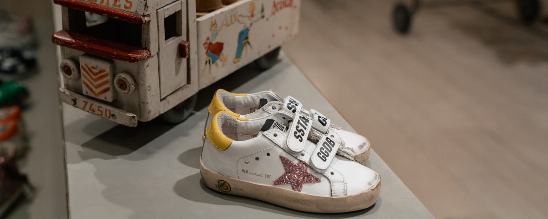Store MILANO Golden Goose