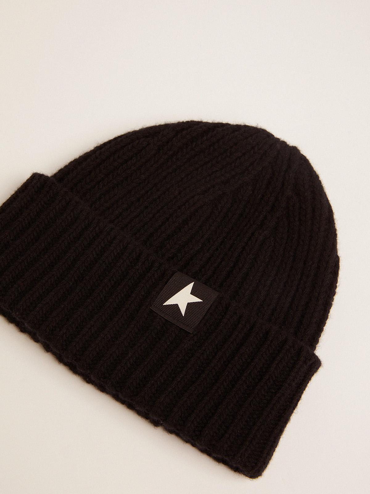 Black wool beanie with white star | Golden Goose