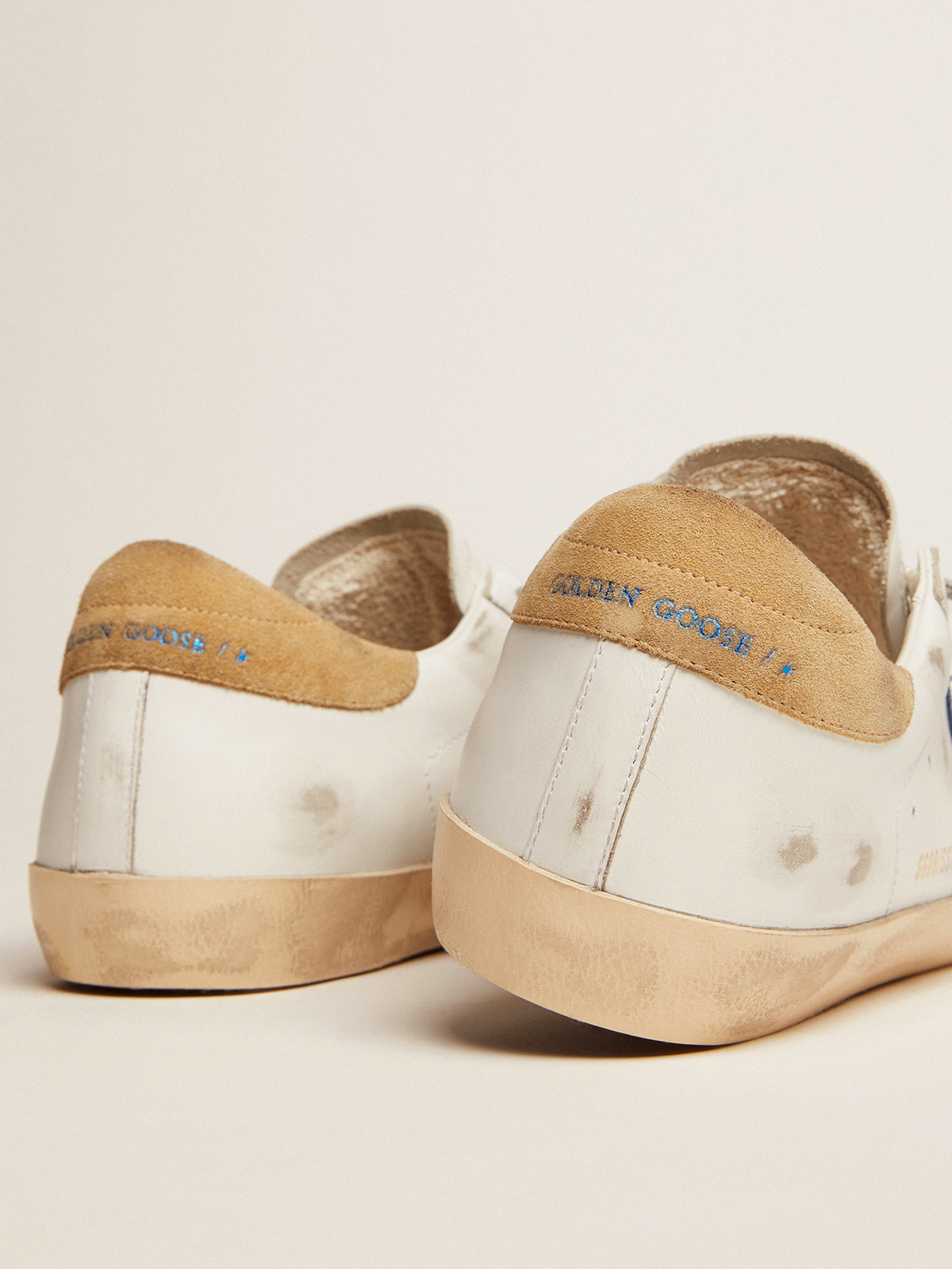 Super-Star sneakers with sand-colored suede heel tab and blue 