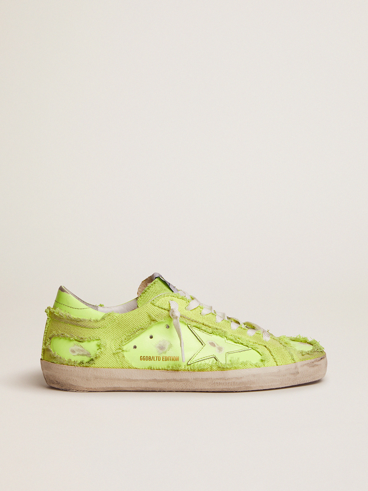 Sneakers de piel detalle fluor para hombre