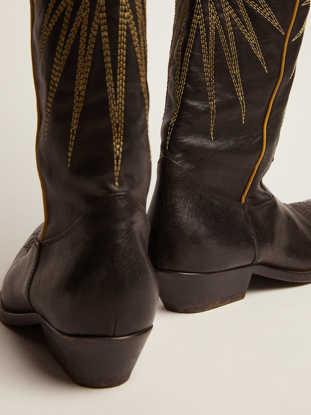 Women s boots in black leather with platinum star inlay Golden Goose