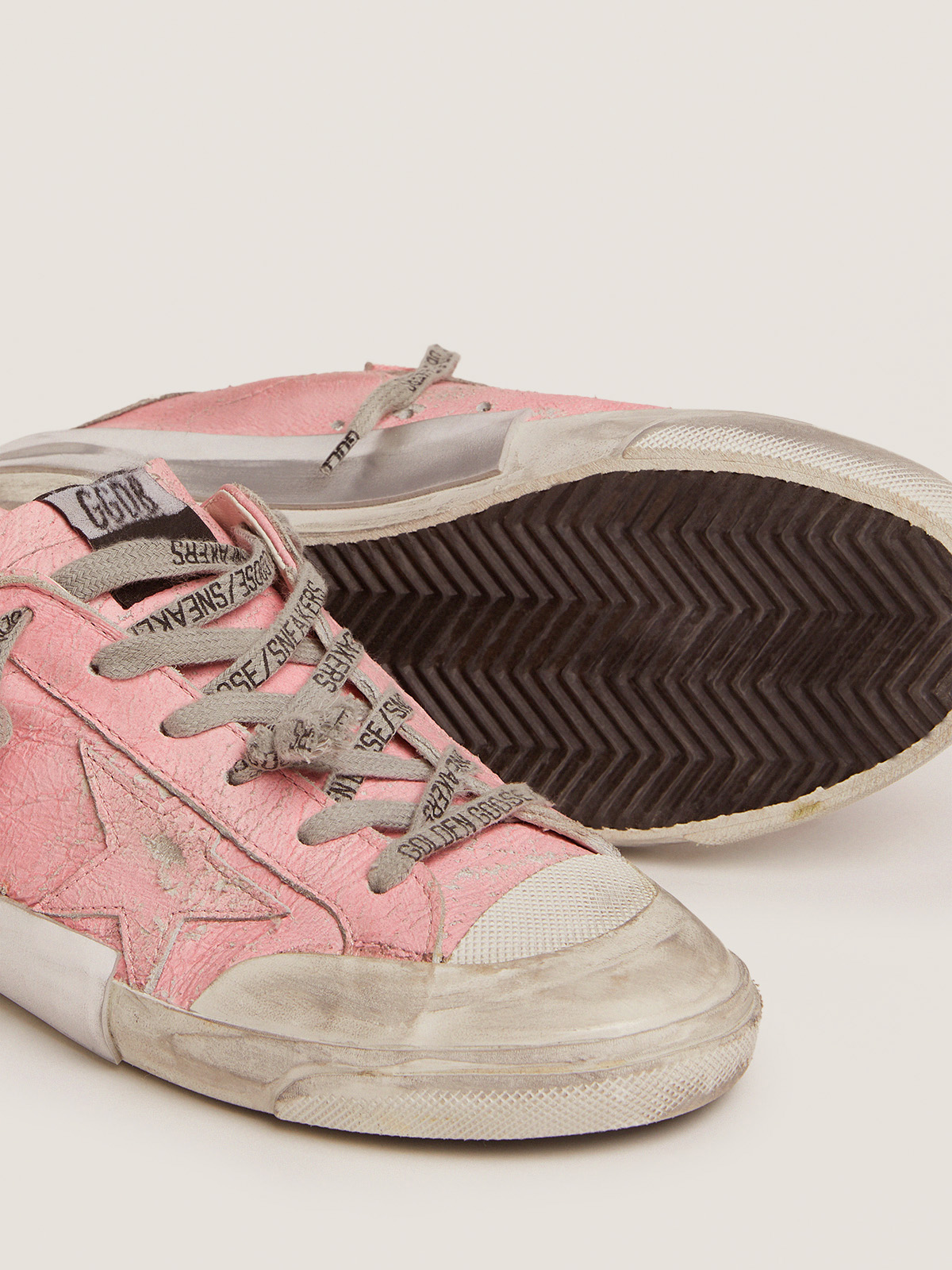 Super-Star sneakers in pink crackled leather and multi-foxing | Golden Goose