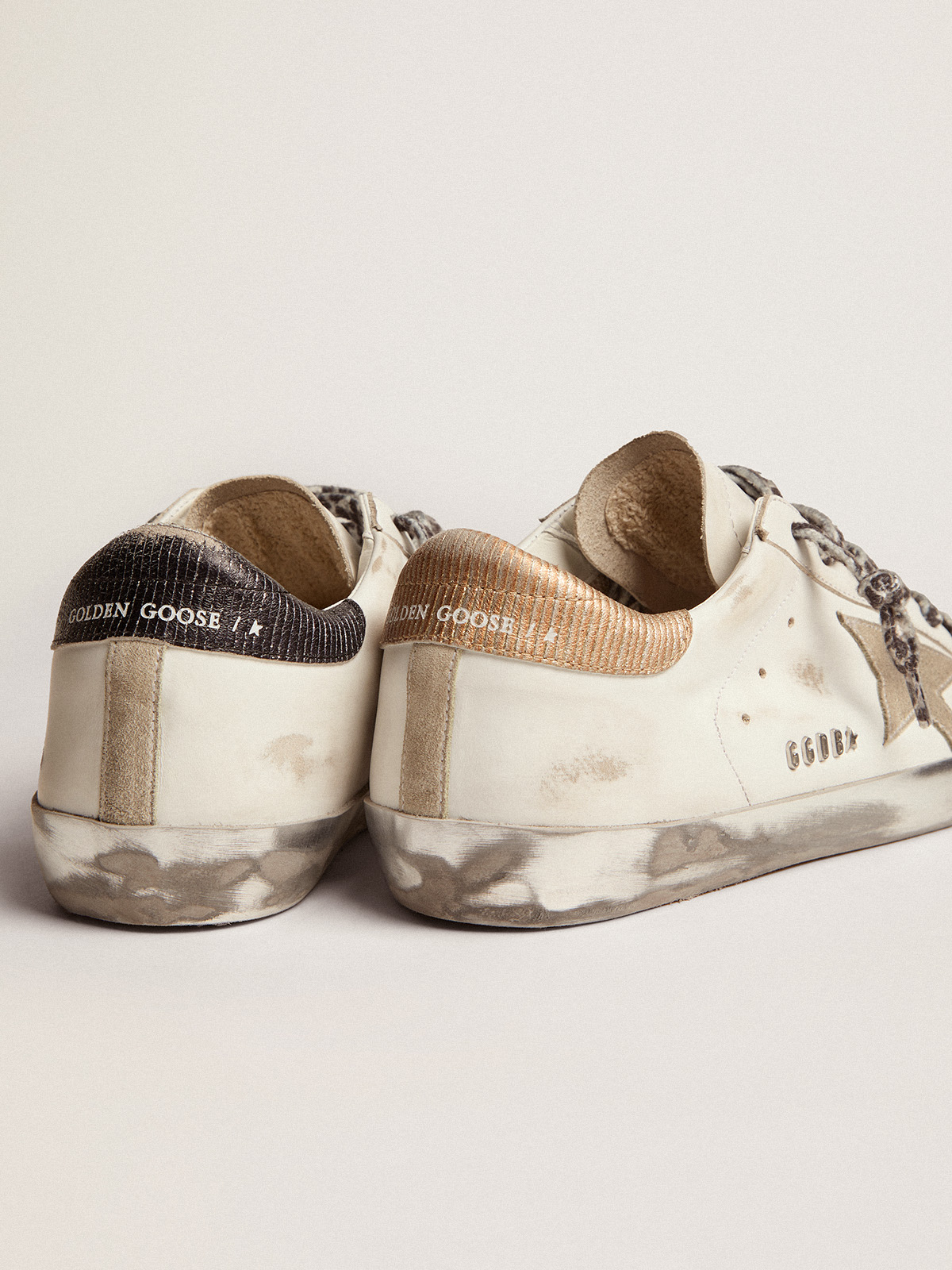 Women\'s Super-Star in white leather with gray suede star | Golden Goose