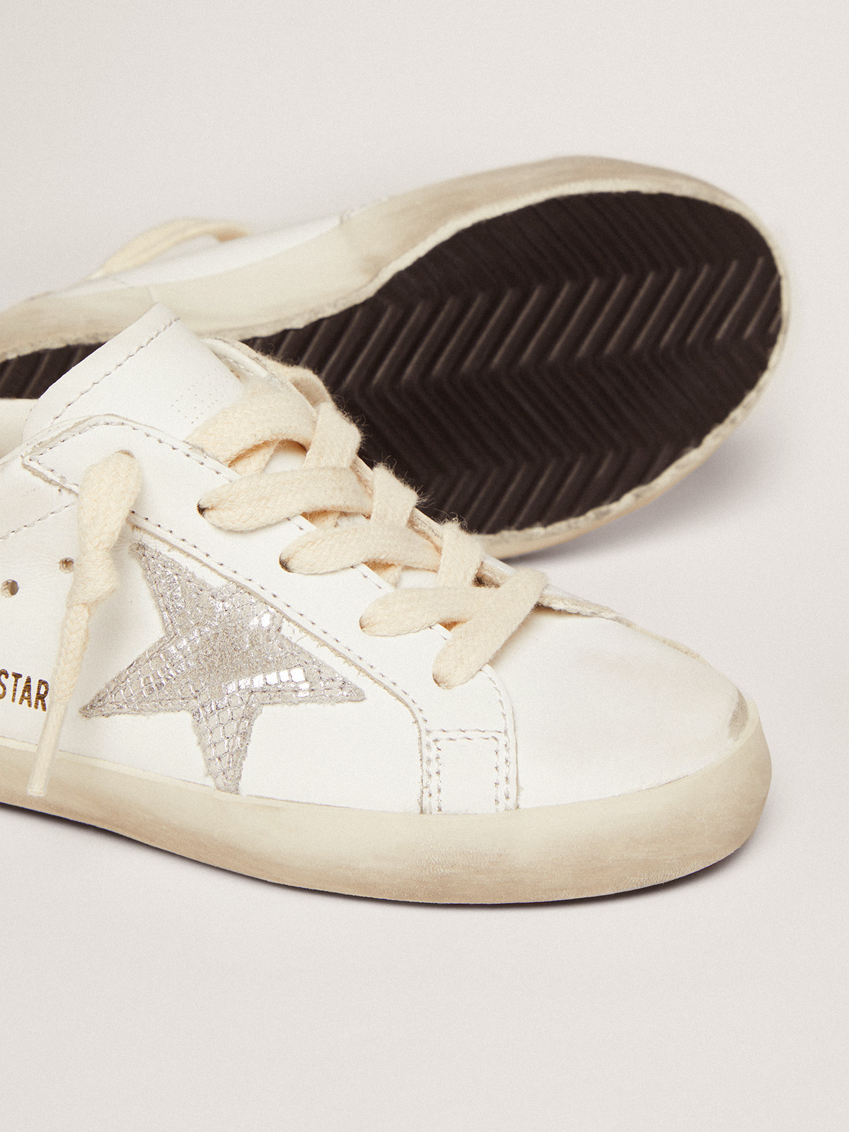 Superstar metallic outlet snake