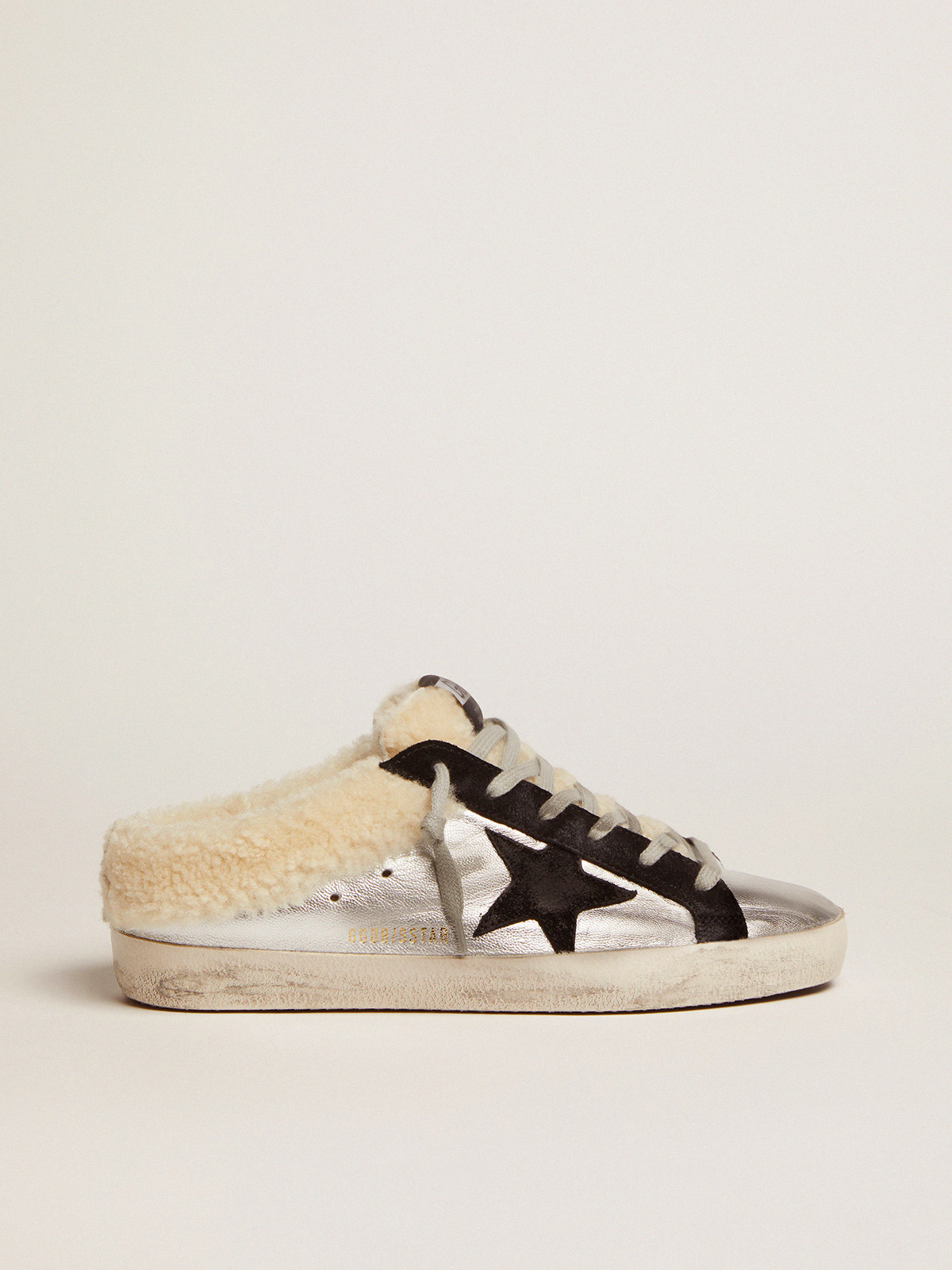 Women\'s Super-Star Sabot in silver laminated leather with black star |  Golden Goose