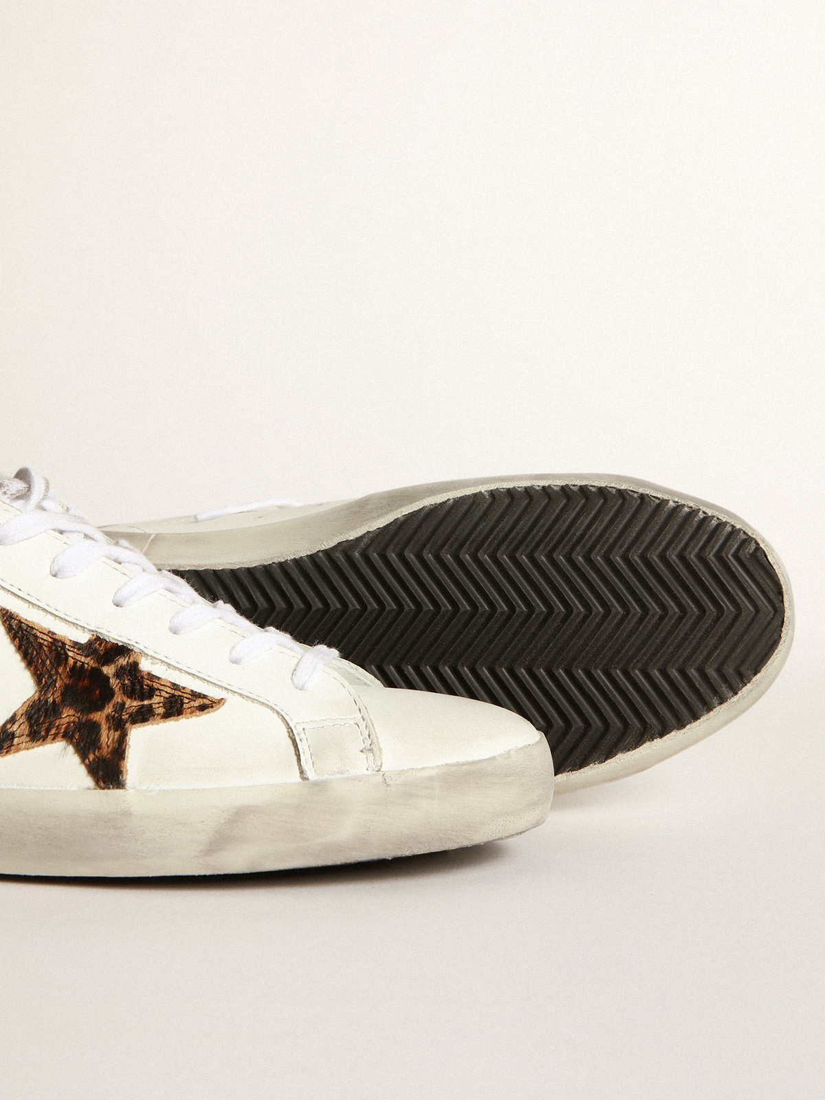 Super Star sneakers with leopard print star and blue heel tab