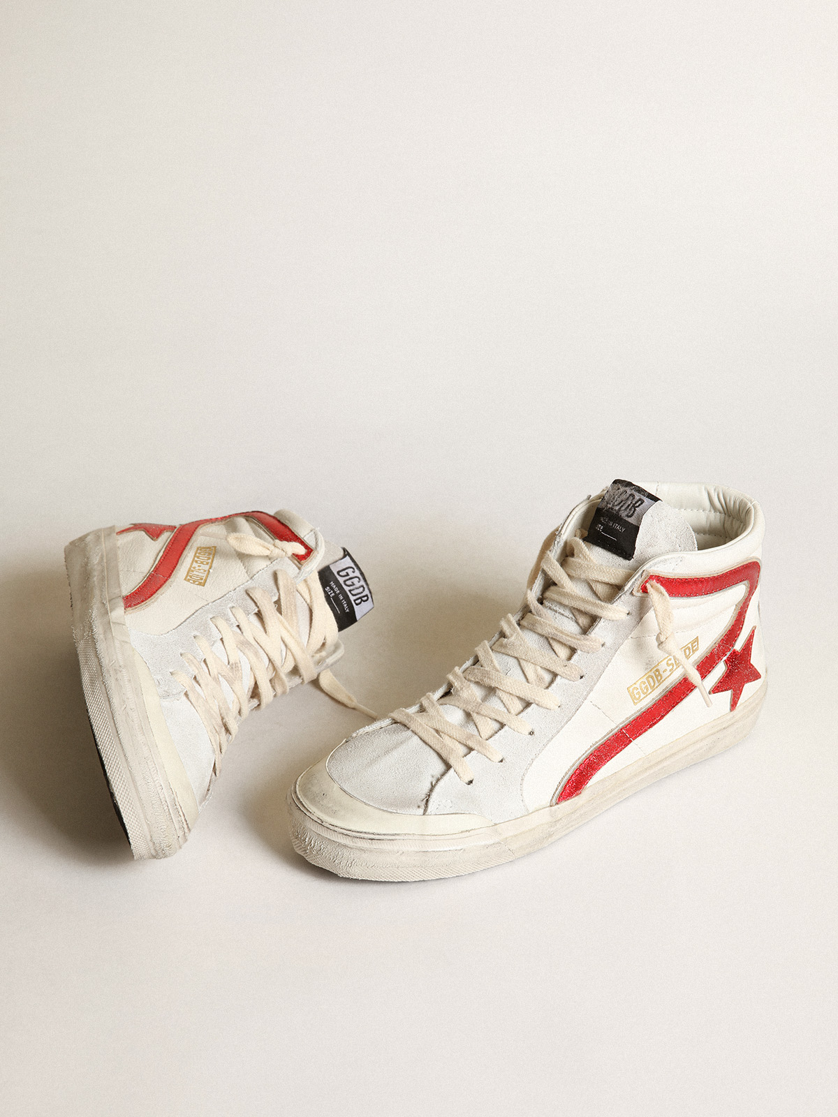 Slide with a red laminated leather star and flash | Golden Goose