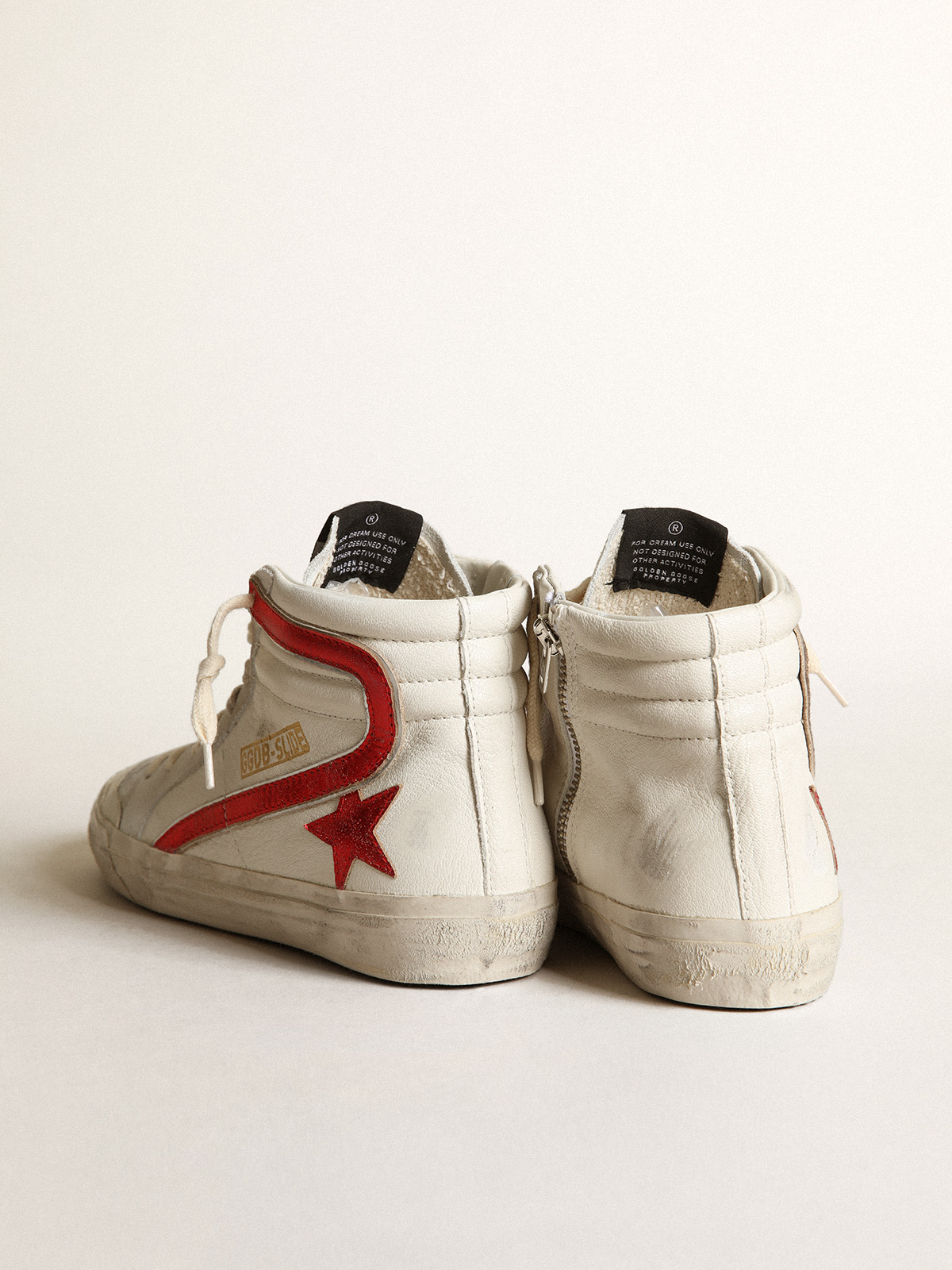 Slide with a red laminated leather star and flash | Golden Goose