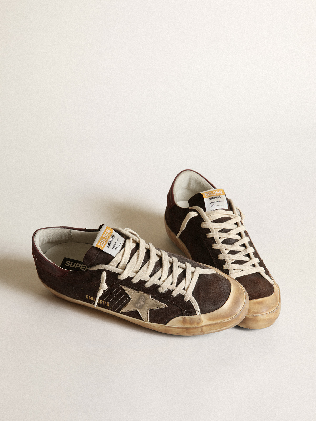 Super-Star Penstar in brown suede with a platinum star | Golden Goose