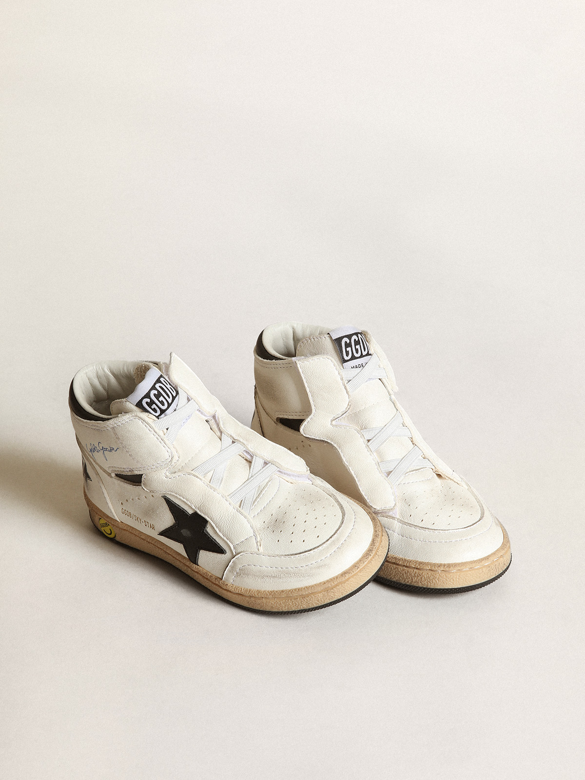 Sky-Star Junior in white nappa leather with black leather star