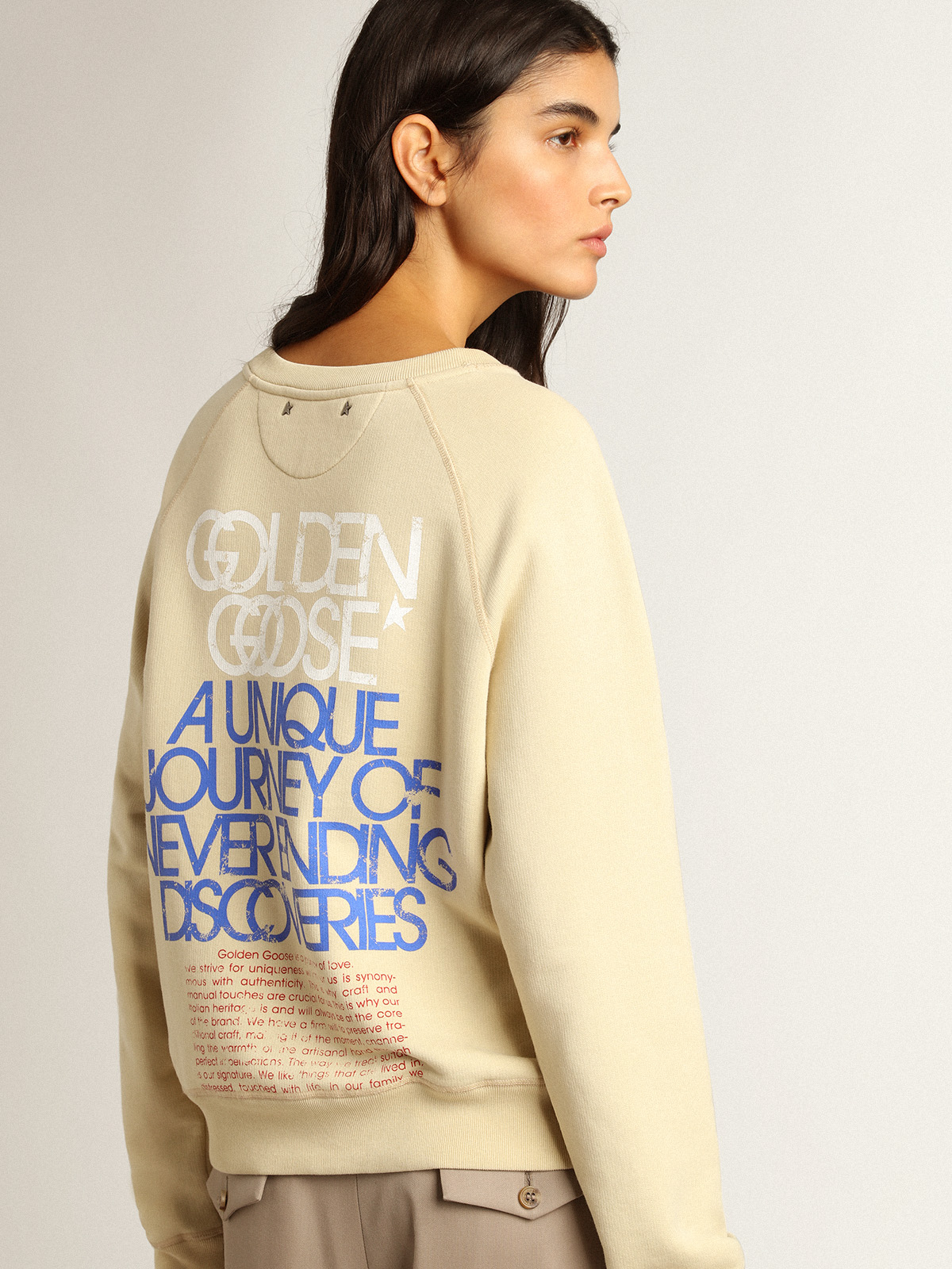 Marzipan-colored sweatshirt with lettering on the back | Golden Goose