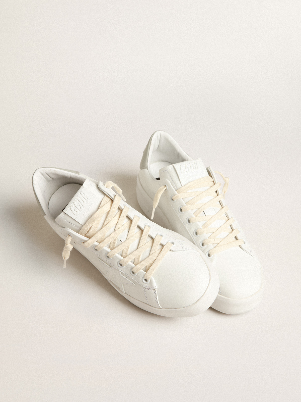 Purestar with white star and gray leather heel tab | Golden Goose
