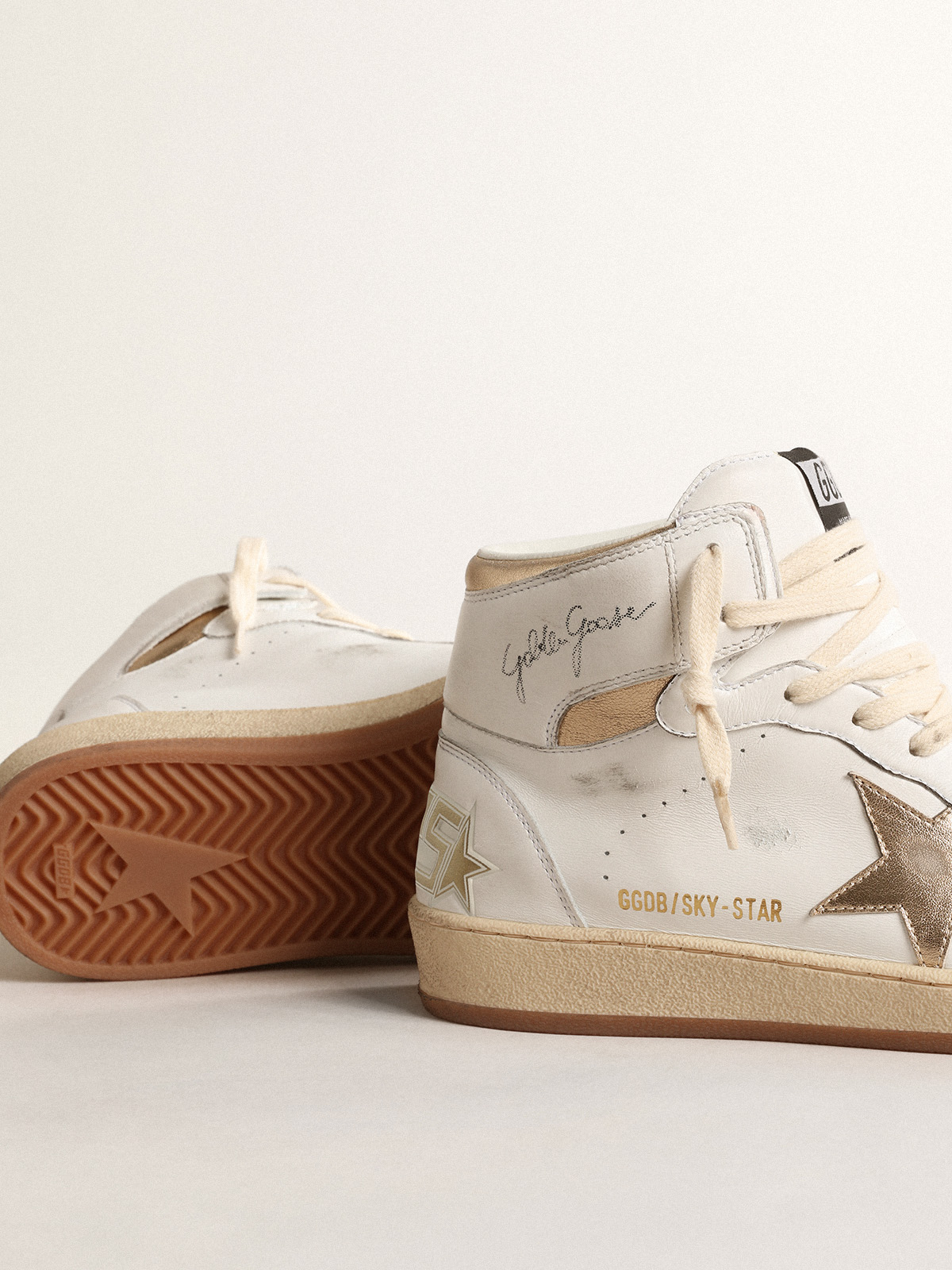 Sky-Star in white nappa leather with gold metallic leather star