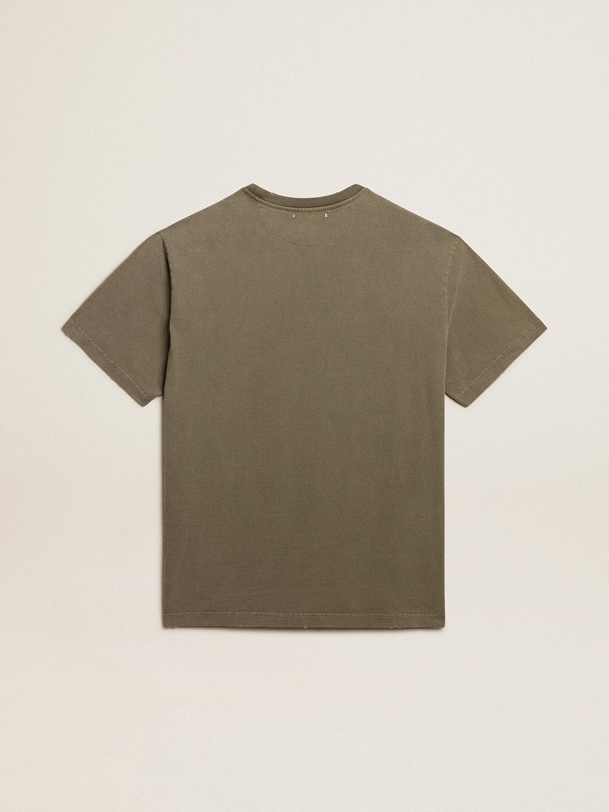 Olive green best sale gildan shirt