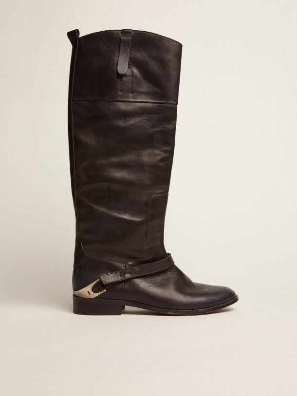Charlie boots in black leather with clamp on the heel